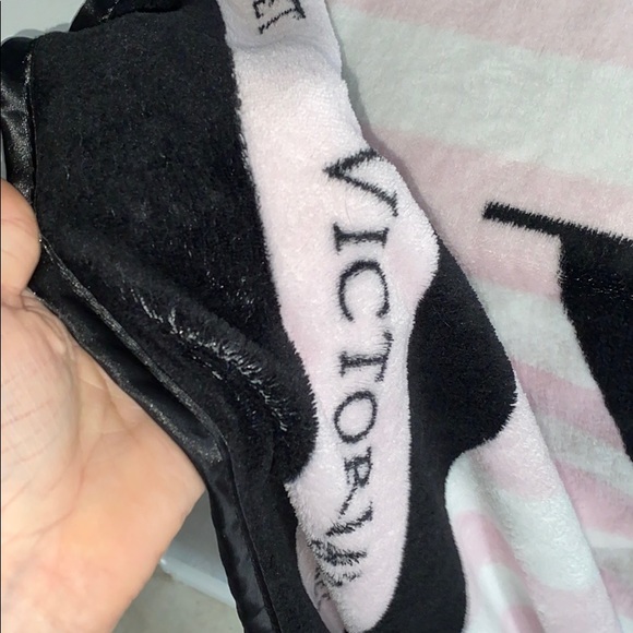 victoria secret throw blanket - Picture 2 of 2